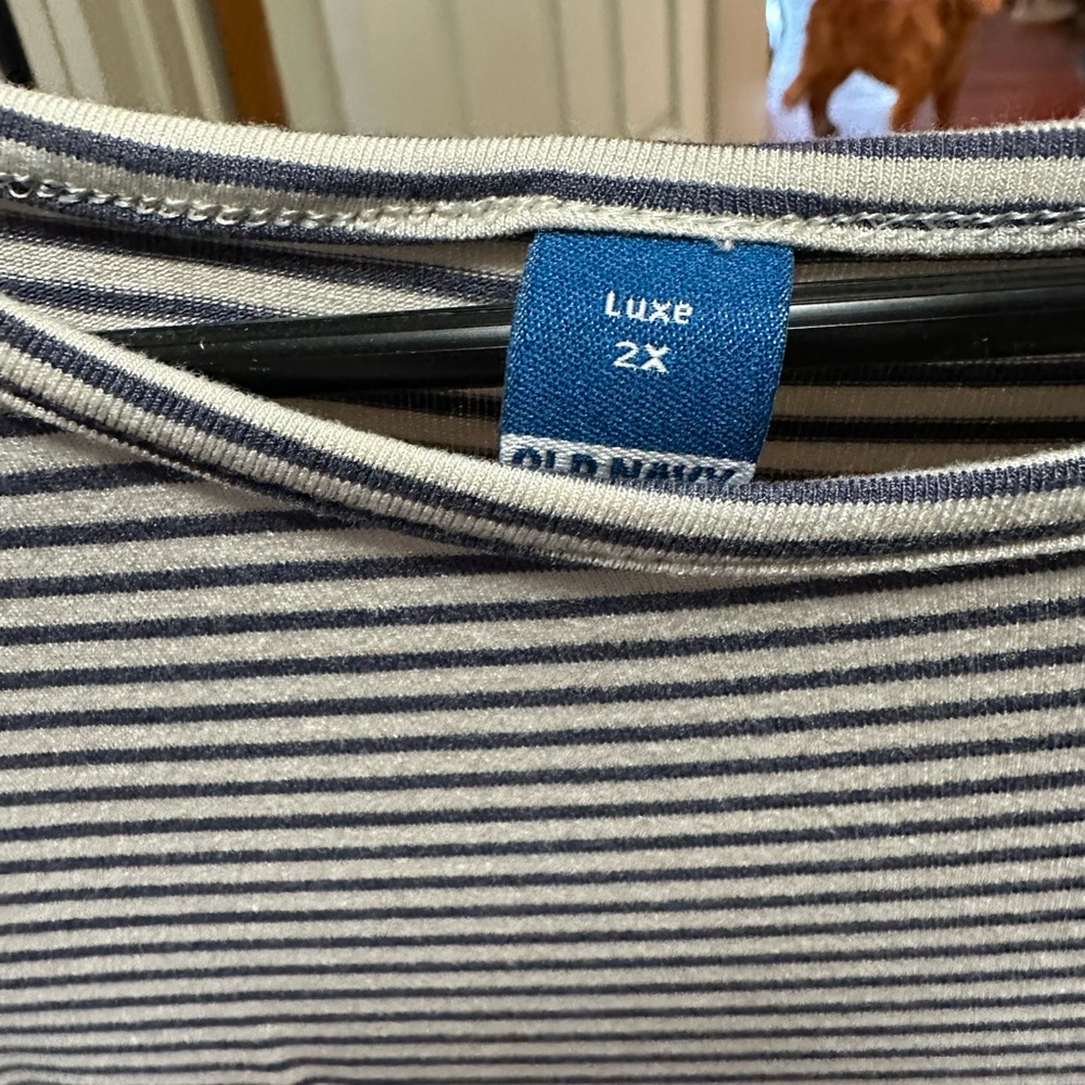Old Navy Black and White Oversized Short Sleeve Tee - Picture 2 of 2